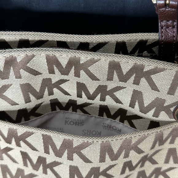 Michael Kors Women's Jet Set Shoulder Medium Tote Handbag Purse Tan W/Pocket - Picture 6 of 10